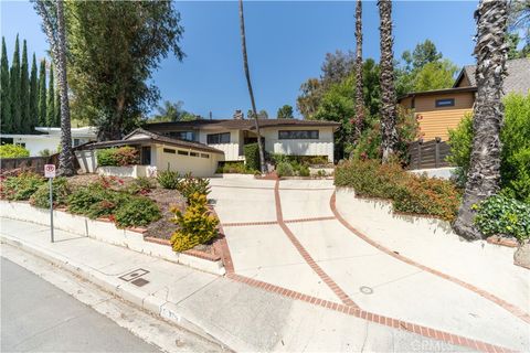 Photo of 5139 San Feliciano Dr, Woodland Hills, CA 91364 (MLS # SR26090943)