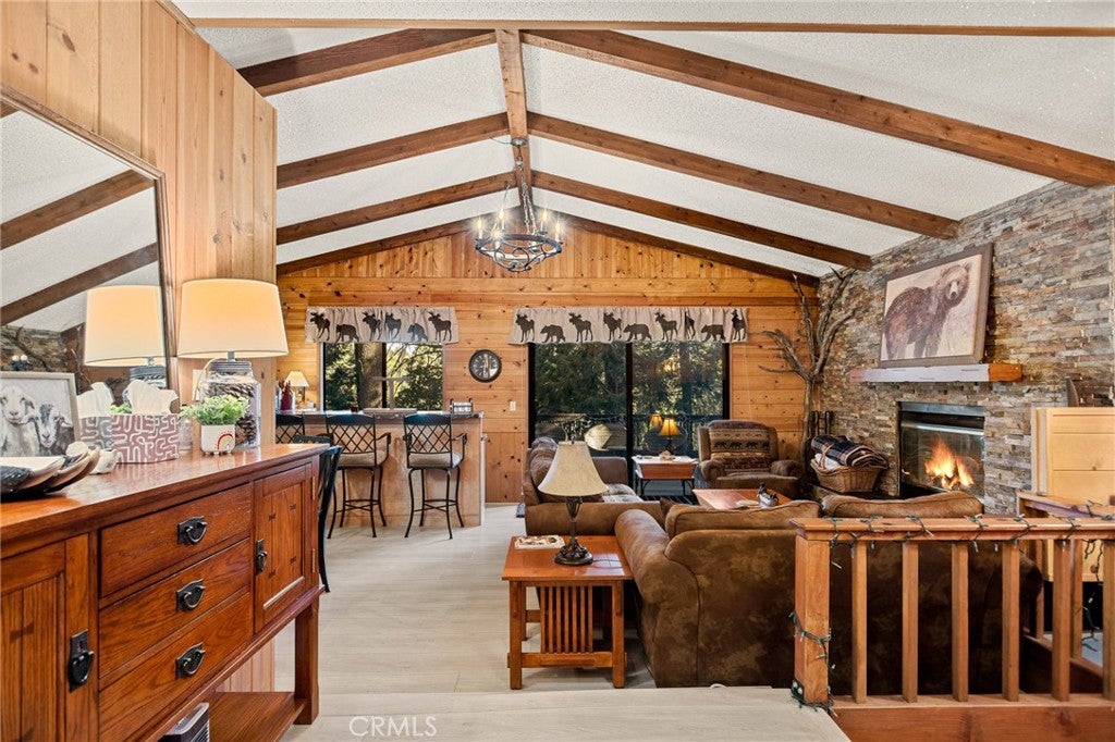 824 Oakmont Lane