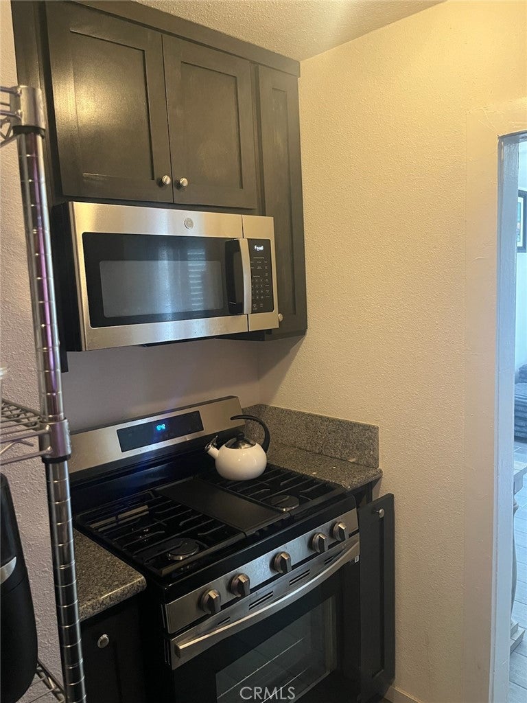 1250 1/2 W 87th