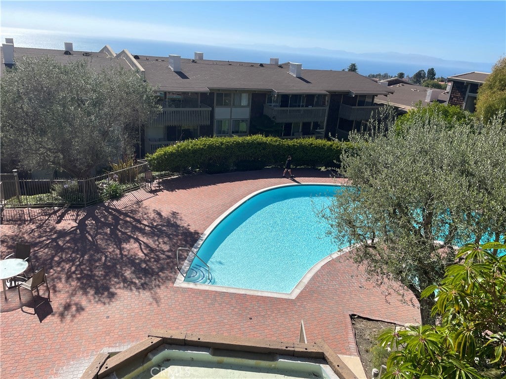 6542 Ocean Crest