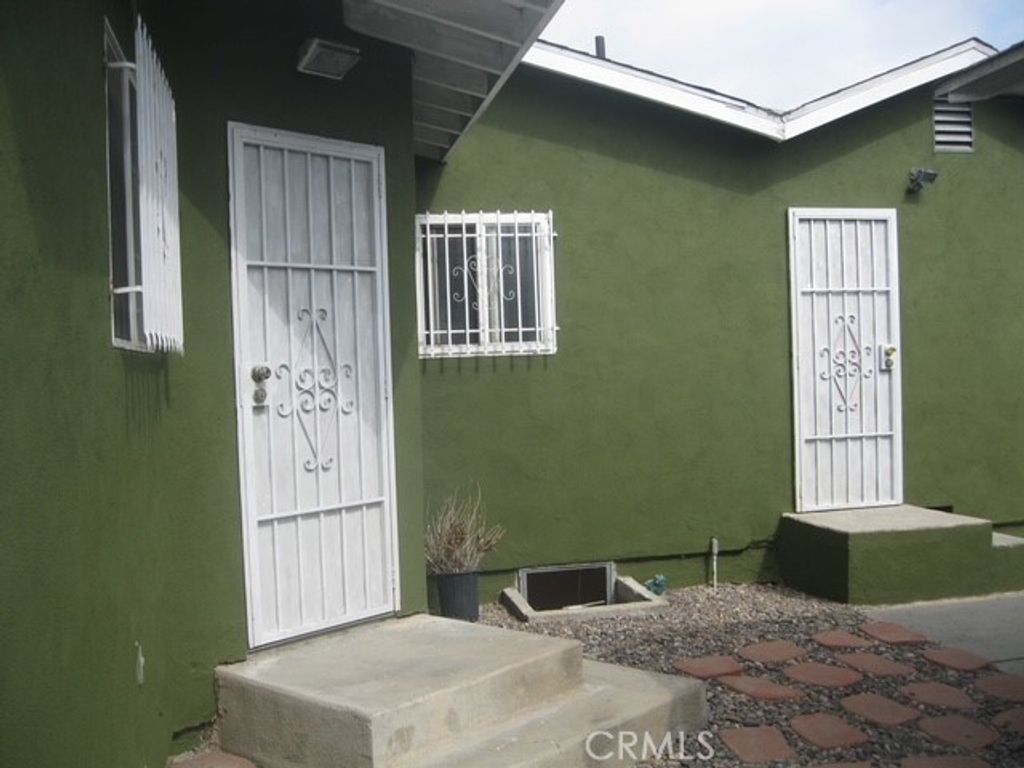 Photo of 2927 S Genesee Avenue, Los Angeles, CA 90016 (MLS # SR26089708)