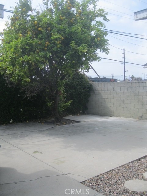 2927 S Genesee Avenue