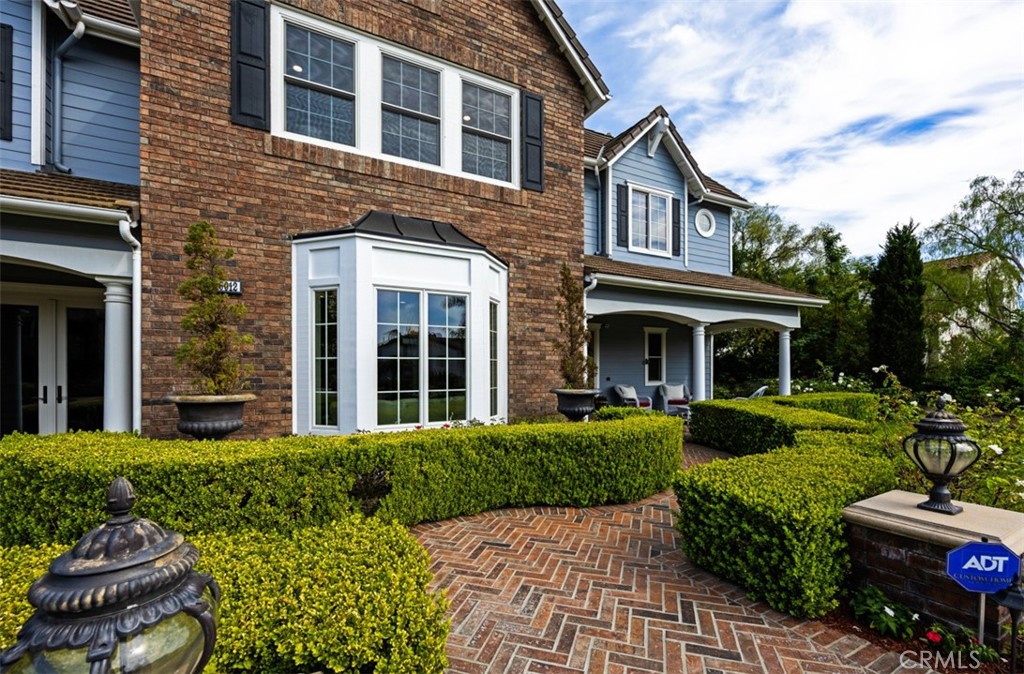 26012 Horseshoe Cr