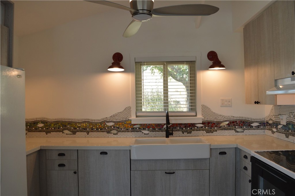 10225 Pinon