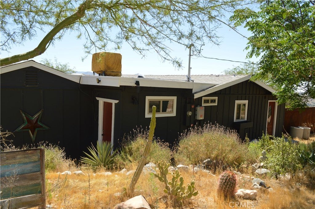 10225 Pinon