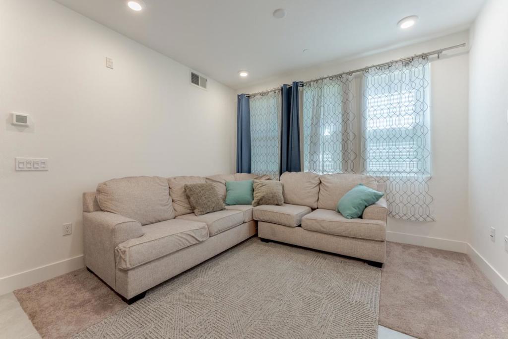345 Rhythm Lane