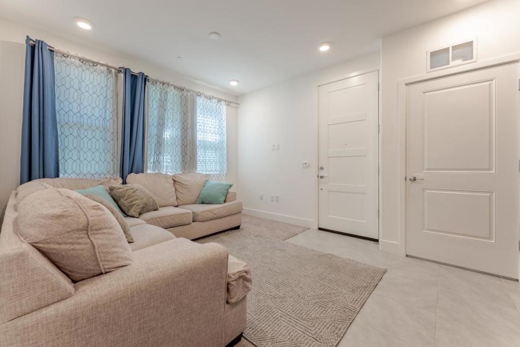 345 Rhythm Lane