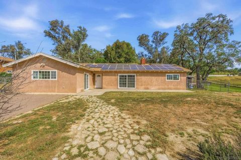 Photo of 1378 Ramona St St, Ramona, CA 92065 (MLS # 260006452SD)