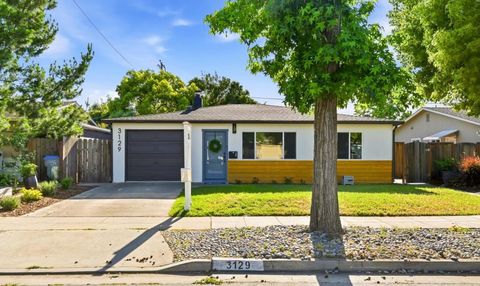 Photo of 3129 Irlanda Way, San Jose, CA 95124 (MLS # ML82044461)