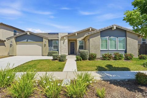 Photo of 4616 Ian Lane, Tracy, CA 95377 (MLS # ML82046200)