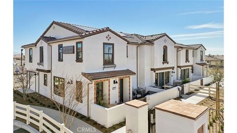 16195 Lumia Way Fontana CA 92336