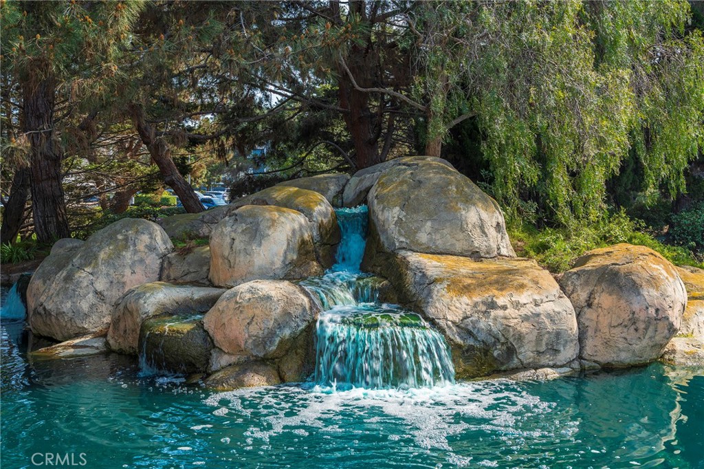 8182 Mainsail Drive 202