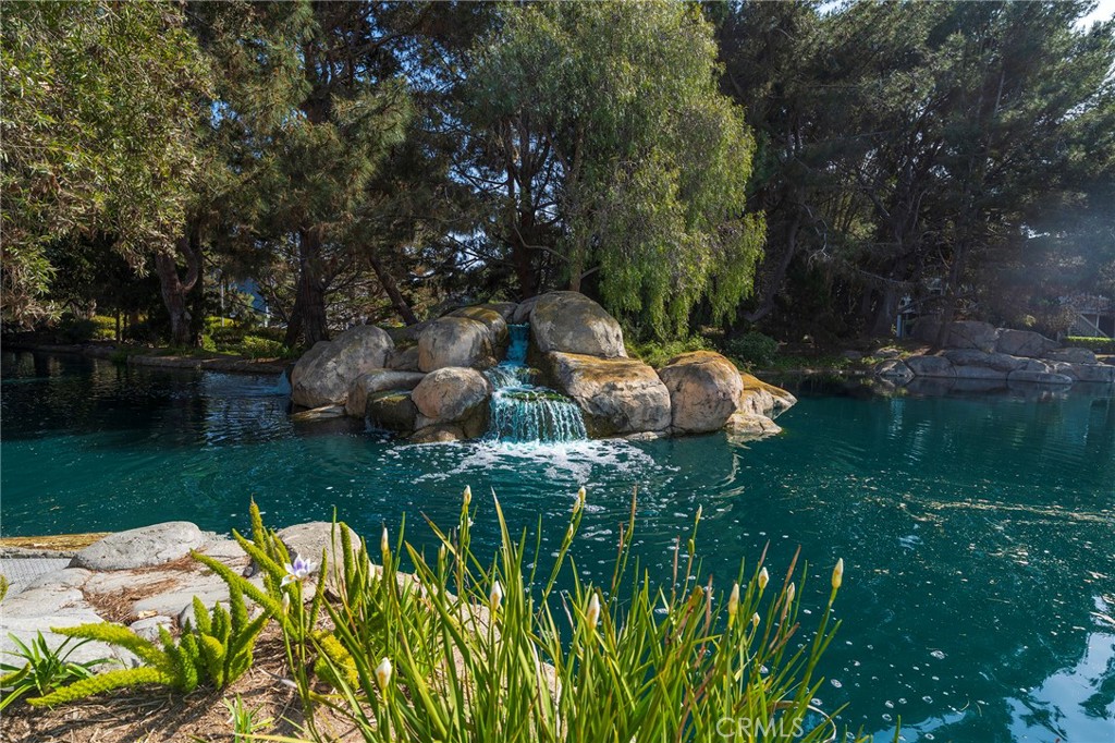 8182 Mainsail Drive 202