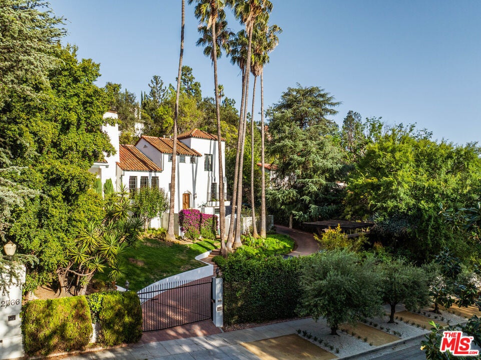 2556 Aberdeen Avenue, Los Angeles CA 90027