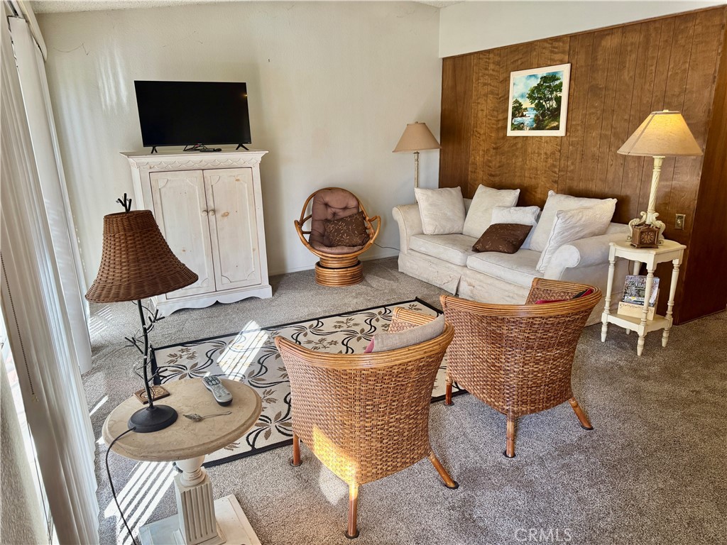 425 AVENIDA CASTILLA #B B