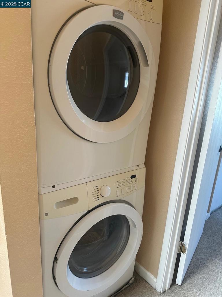 OAKROILLAS - Residential Lease