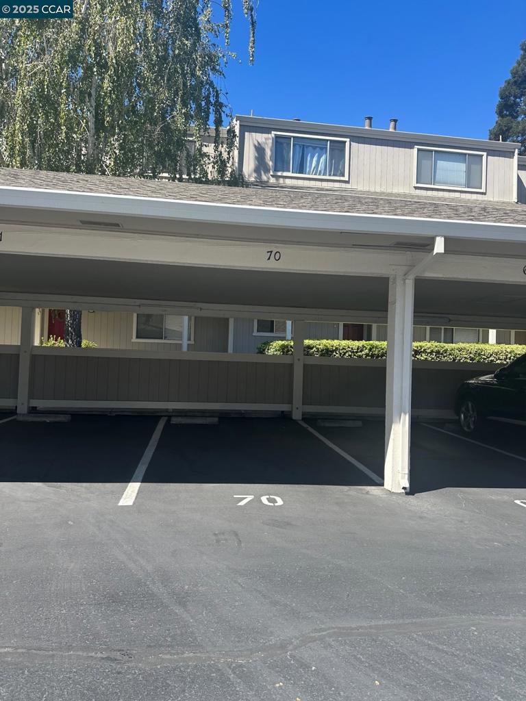 OAKROILLAS - Residential Lease