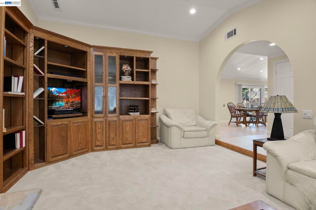 225 Preston Ct