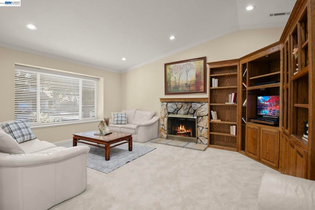 225 Preston Ct