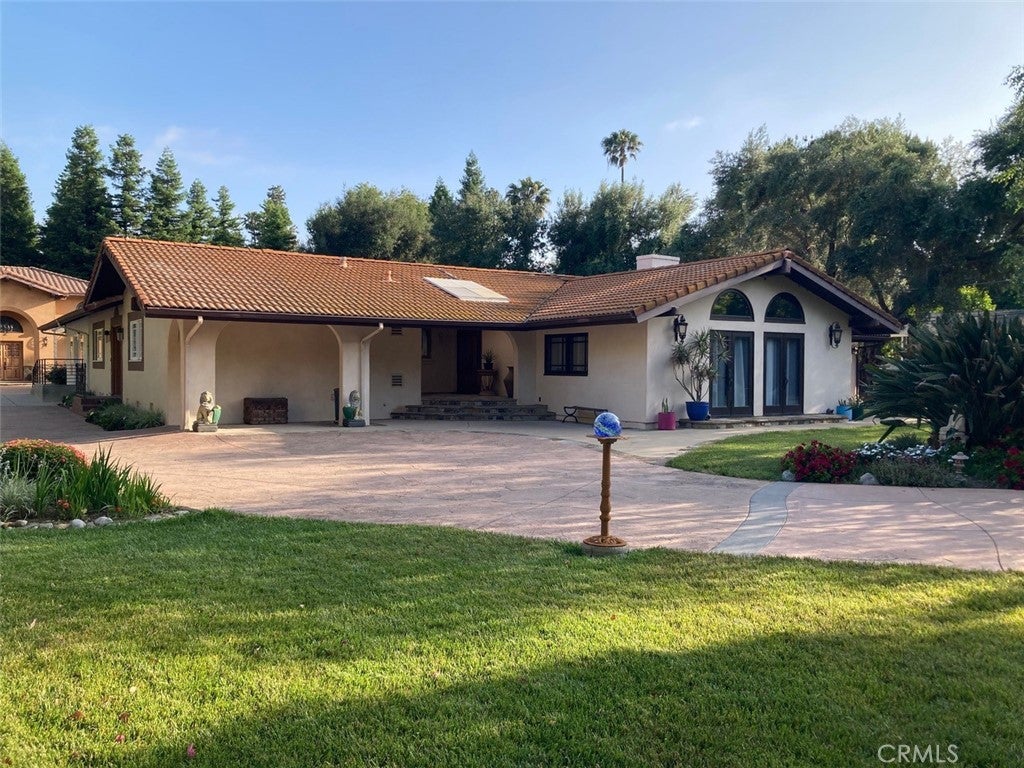 Photo of 23254 Hatteras ST, Woodland Hills, CA 91367 (MLS # SR26162875)