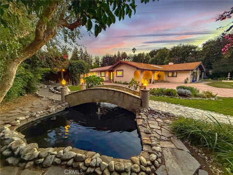 Photo of 23254 Hatteras ST, Woodland Hills, CA 91367 (MLS # SR26162875)