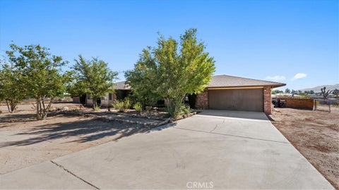 Photo of 10839 11th Avenue, Hesperia, CA 92345 (MLS # CV26182937)