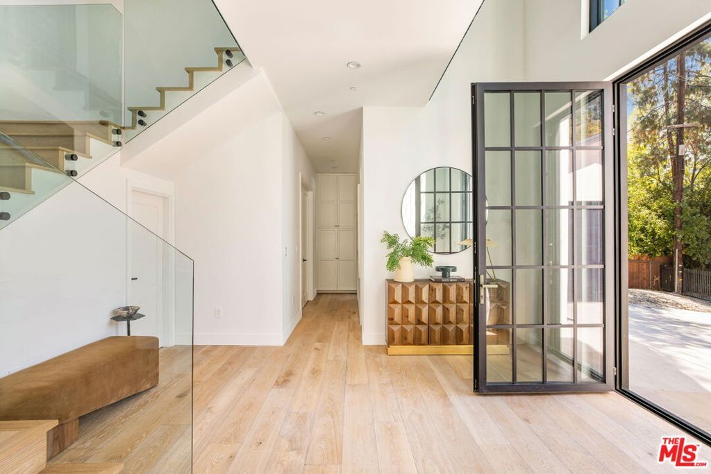 Photo of 16815 Shileno Place, Encino, CA 91436 (MLS # 25606763)