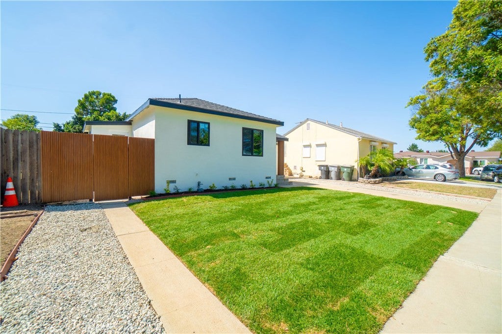 17415 Falda Ave