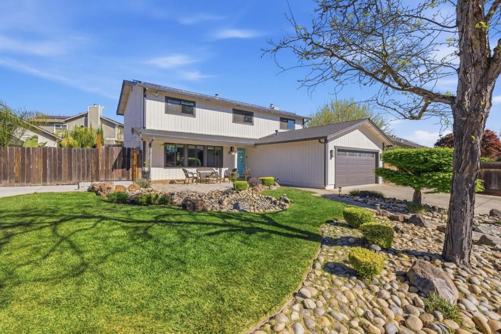 Photo of 713 Carignane Drive, Gilroy, CA 95020 (MLS # ML82038260)