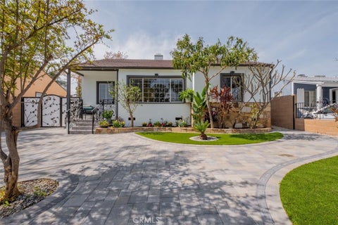 Photo of 1735 N Lima St ST, Burbank, CA 91505 (MLS # GD26191410)