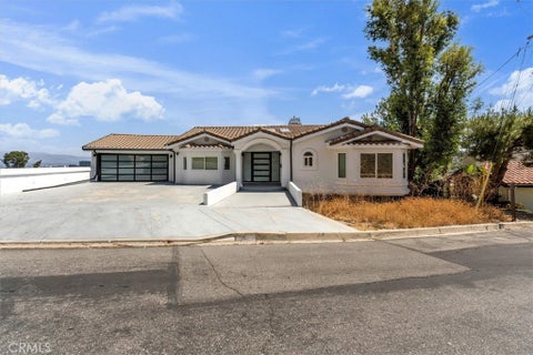 Photo of 5096 Llano Drive, Woodland Hills, CA 91364 (MLS # SR26175647)