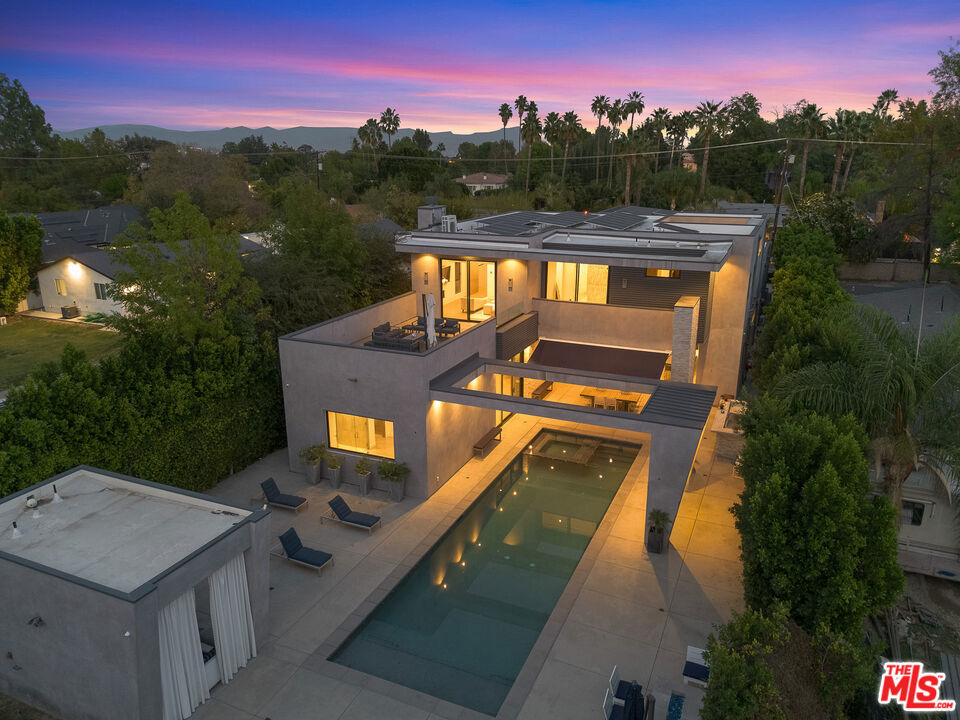 5365 Vanalden Avenue