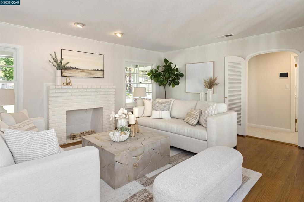 115 Angela Ave