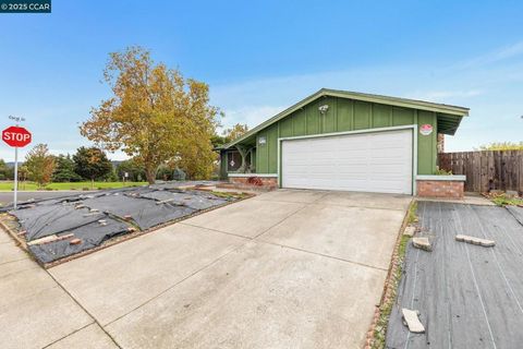 Photo of 938 Sandy Cove Dr Dr, Rodeo, CA 94572 (MLS # 41116841)