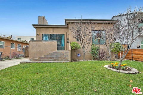 Photo of 1821 S Sycamore Avenue, Los Angeles, CA 90019 (MLS # 26987861)
