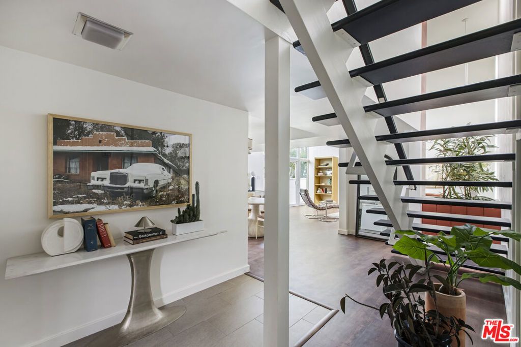 Photo of 11534 Laurelcrest Drive, Studio City, CA 91604 (MLS # 26649159)