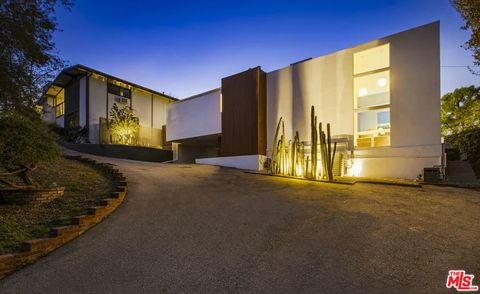 11534 Laurelcrest Drive Studio City CA 91604