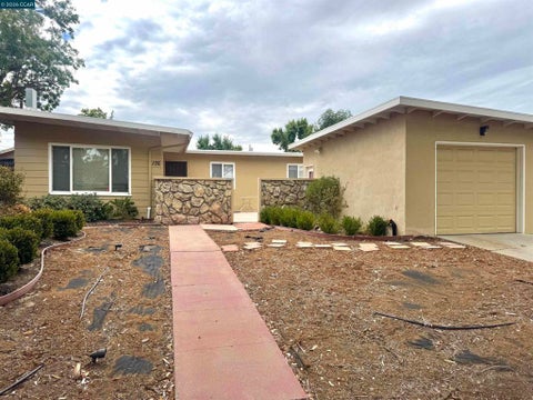 Photo of 176 Sequoia Dr DR, Pittsburg, CA 94565 (MLS # 41146648)