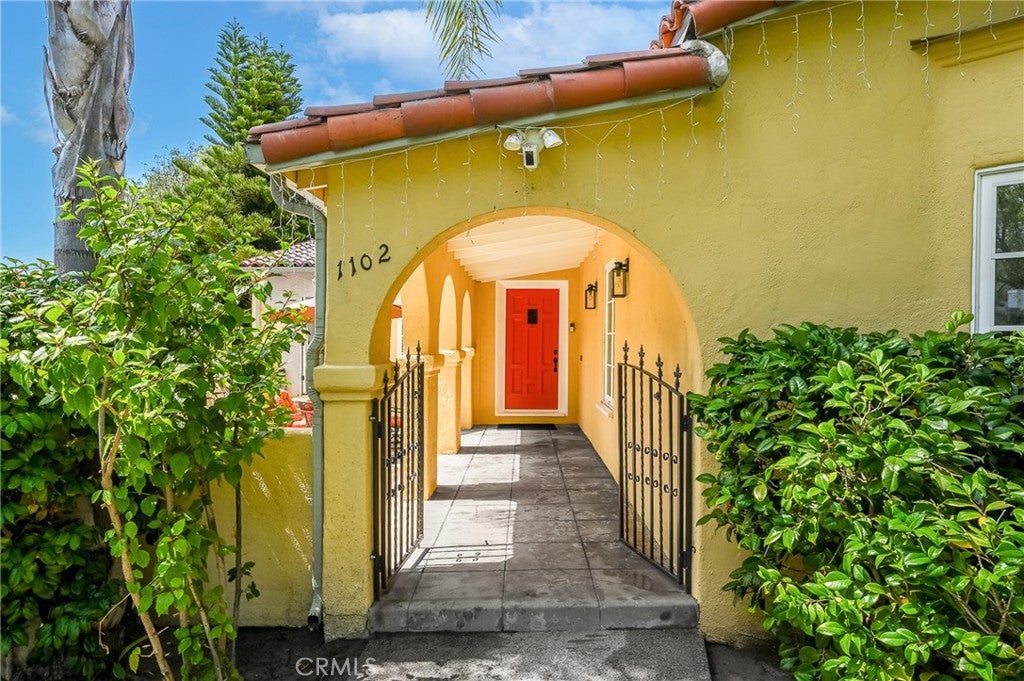 1102 Olmsted Drive, Glendale CA 91202