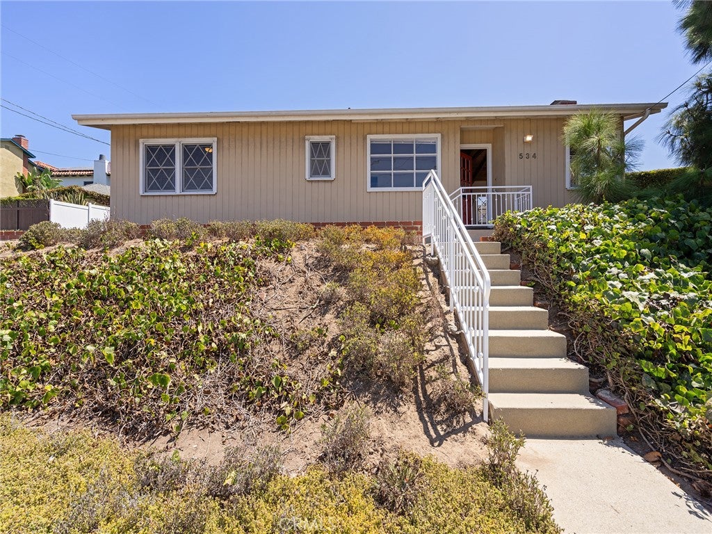 534 S Juanita Ave