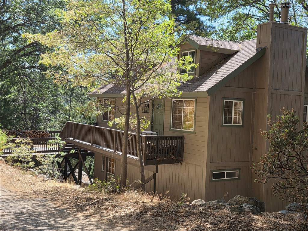 Welcome to this inviting 3 bedroom 2.5 bathroom home located in Lake Arrowhead. Enjoy a cozy living room with a fireplace, perfect for mountain evenings, and a spacious kitchen with an adjacent bathroom and laundry area for convenience. Step outside onto the deck off the living room, ideal for entertaining or relaxing among the trees. This home sits on an oversized lot with a fenced yard area. Home also has parking for 2 cars on the parking deck. With lake rights included you will have access to the best of Lake Arrowhead living.