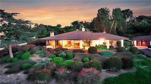 Photo of 57 Saddleback Rd, Rolling Hills, CA 90274 (MLS # PV25272474)