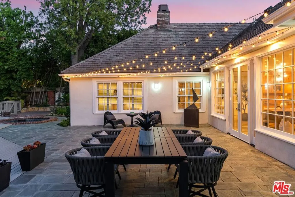 Beverly Hills, California 90210, United States, 4 Bedrooms Bedrooms, ,4 BathroomsBathrooms,Residential,Active,178692