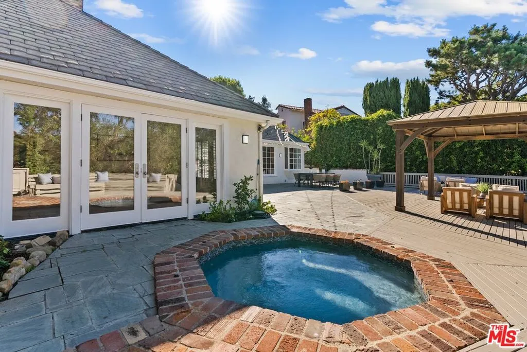 Beverly Hills, California 90210, United States, 4 Bedrooms Bedrooms, ,4 BathroomsBathrooms,Residential,Active,178692