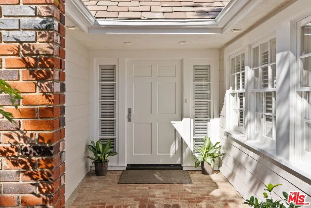 Beverly Hills, California 90210, United States, 4 Bedrooms Bedrooms, ,4 BathroomsBathrooms,Residential,Active,178692