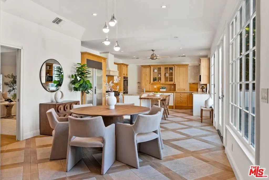 Beverly Hills, California 90210, United States, 4 Bedrooms Bedrooms, ,4 BathroomsBathrooms,Residential,Active,178692