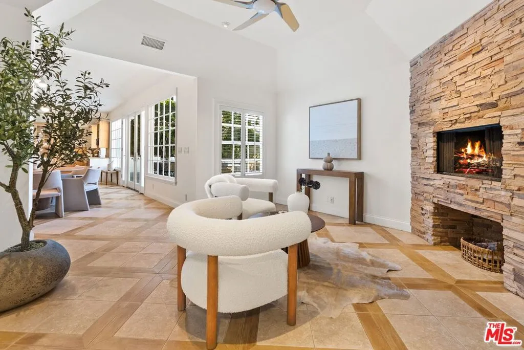 Beverly Hills, California 90210, United States, 4 Bedrooms Bedrooms, ,4 BathroomsBathrooms,Residential,Active,178692