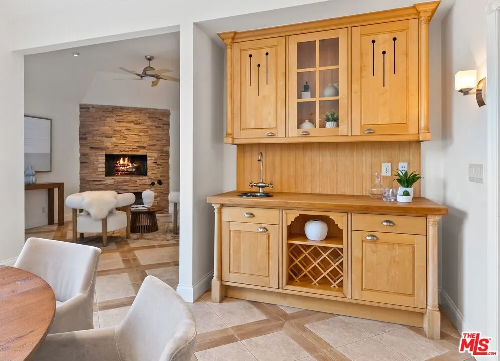 Beverly Hills, California 90210, United States, 4 Bedrooms Bedrooms, ,4 BathroomsBathrooms,Residential,Active,178692