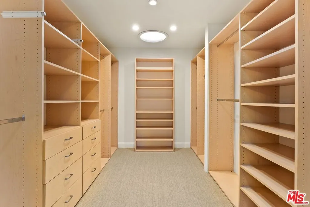 Beverly Hills, California 90210, United States, 4 Bedrooms Bedrooms, ,4 BathroomsBathrooms,Residential,Active,178692