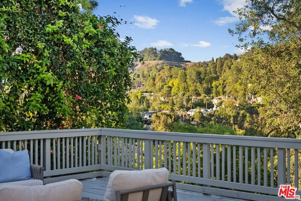 Beverly Hills, California 90210, United States, 4 Bedrooms Bedrooms, ,4 BathroomsBathrooms,Residential,Active,178692